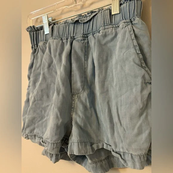 Ruffle Hem Paperbag Shorts - Picture 4 of 5